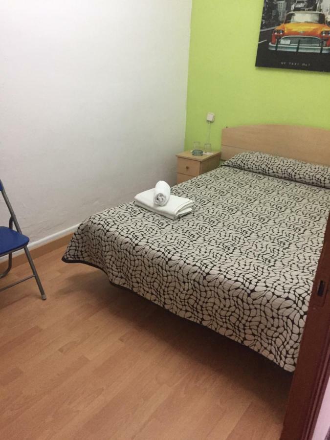Pension Alberdi บาร์เซโลนา ภายนอก รูปภาพ